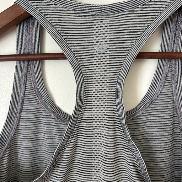 Lululemon Women’s 4 Black Gray Striped Swiftly Tech Racerback Tank Workout Run - Picture 4 of 7